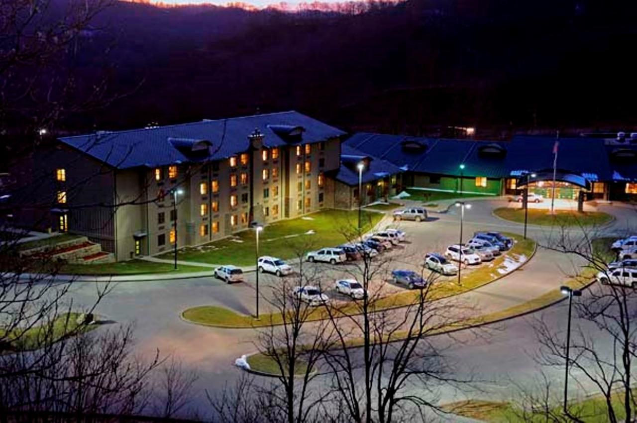 Chief Logan Lodge Hotel & Conference Exterior photo