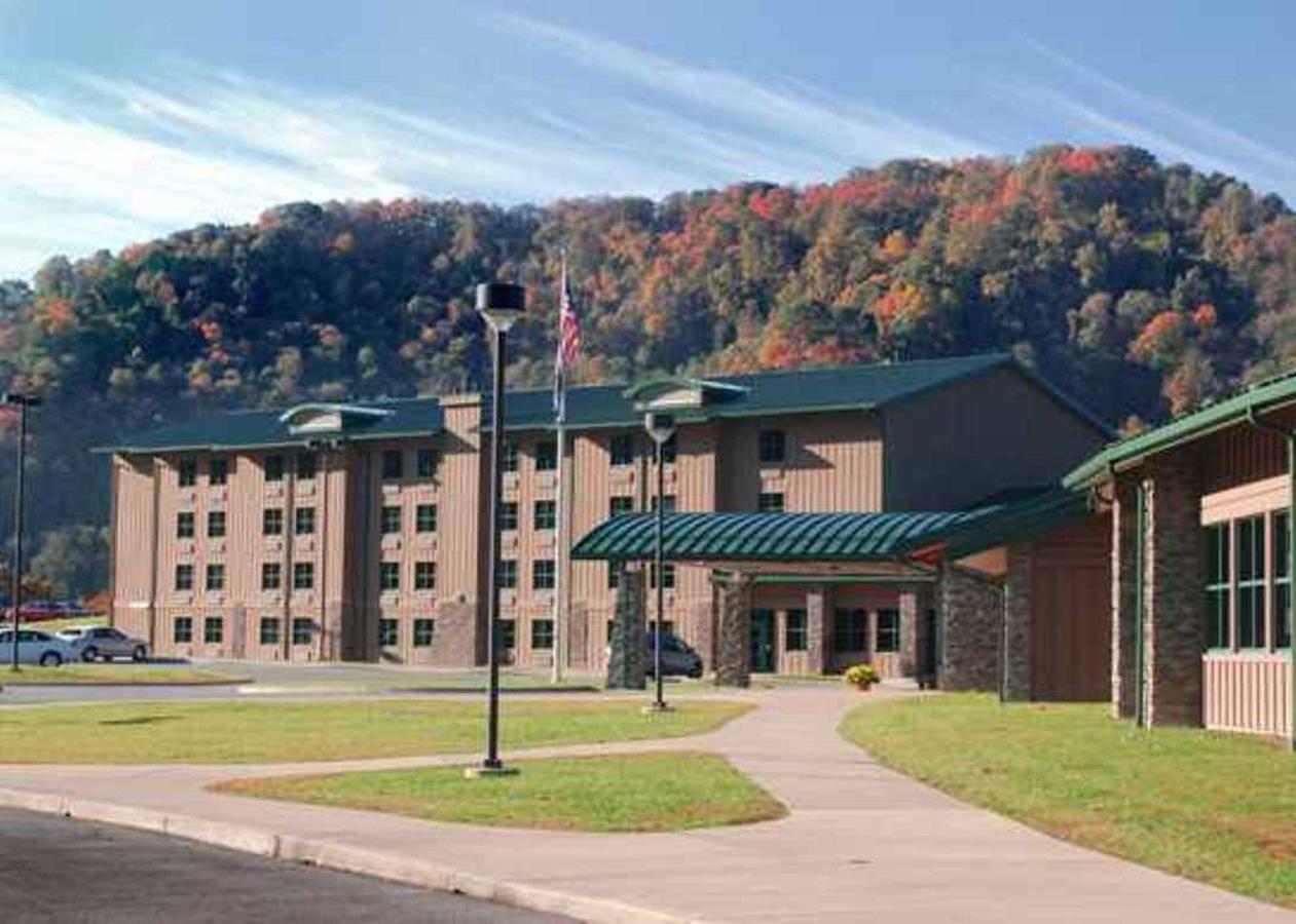 Chief Logan Lodge Hotel & Conference Exterior photo