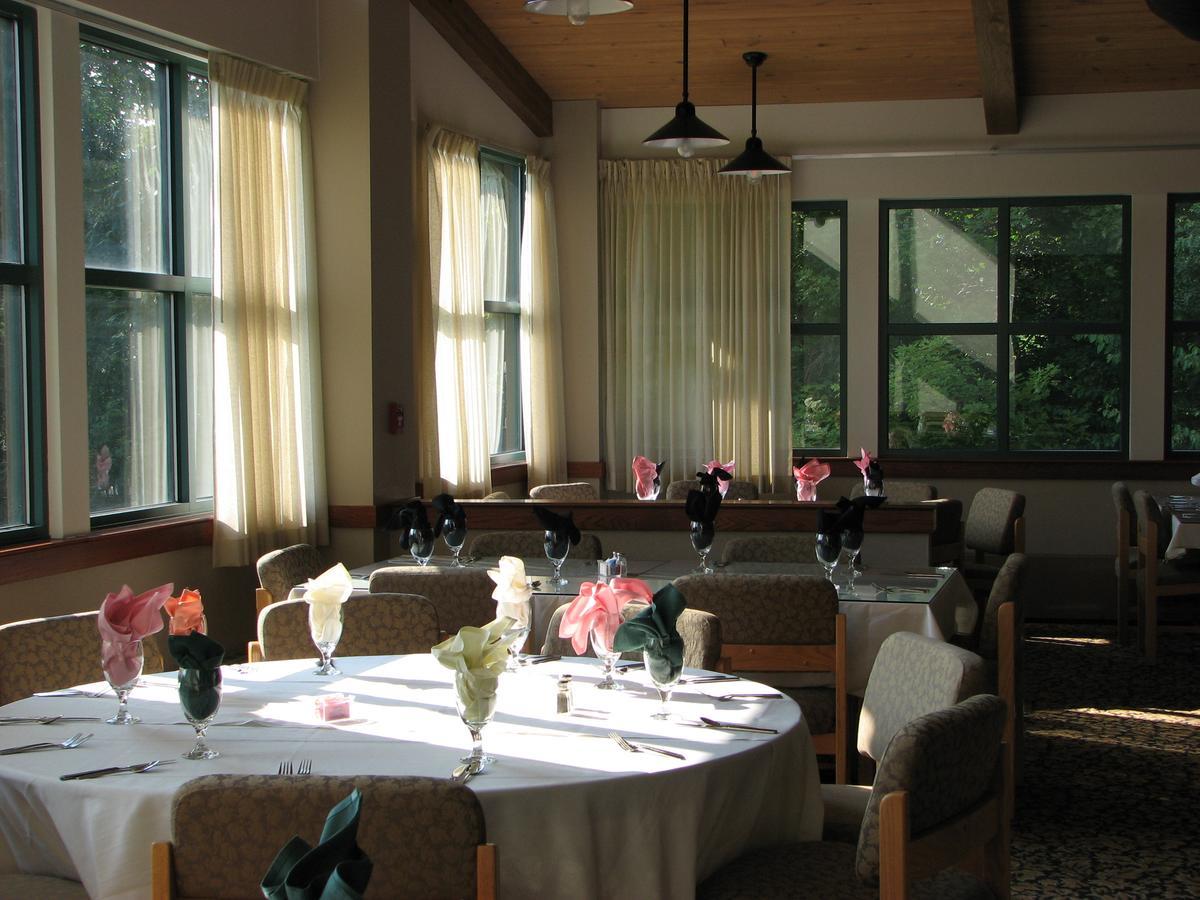Chief Logan Lodge Hotel & Conference Exterior photo