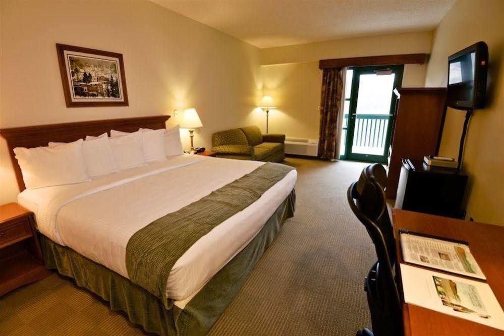 Chief Logan Lodge Hotel & Conference Exterior photo