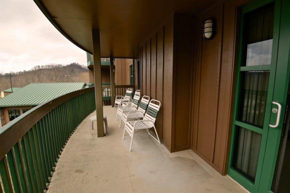 Chief Logan Lodge Hotel & Conference Exterior photo